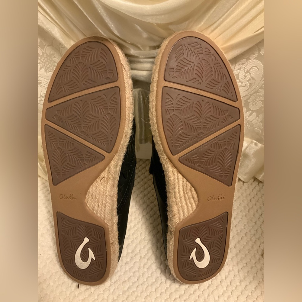 OLUKAI - Picture 7 of 7